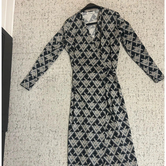 Shabby Apple size 8  NWOT long wrap dress thicker material - Picture 6 of 8